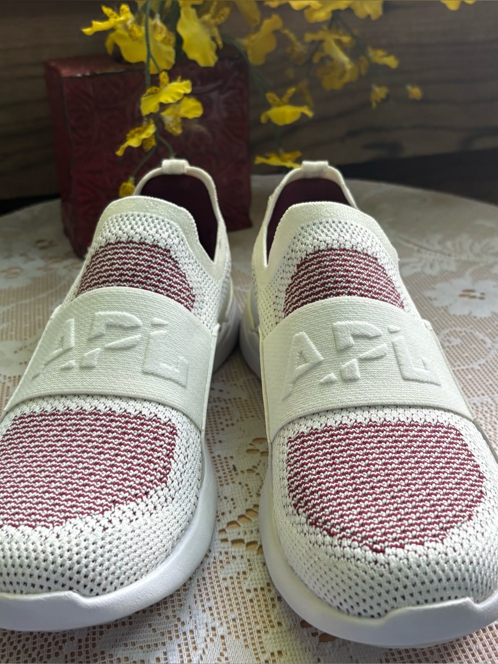 APL Techloom Bliss. Size 8. New without box.